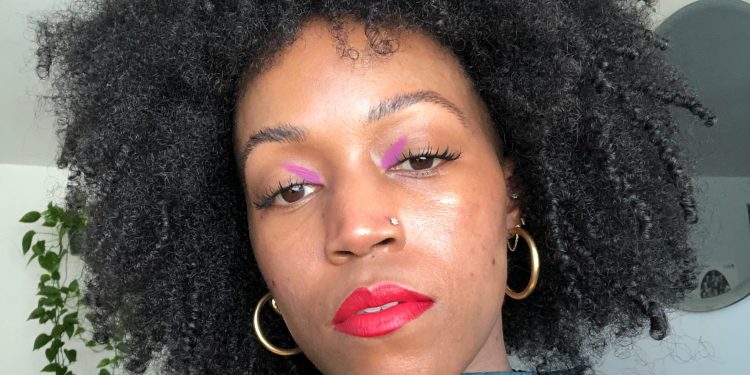The Glossier Boss With The Perfect Nude Lip Liner For