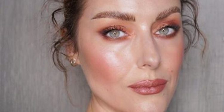 Get Bronzed in Eight Steps With This Katie Jane Hughes Tutorial