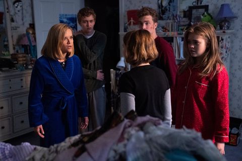 reese witherspoon and others have a fight while filming a scene of hulu's little fires everywhere