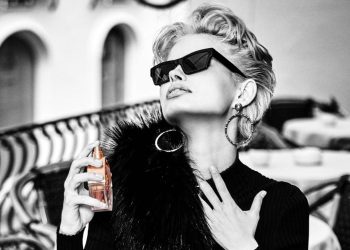 6 Essential Fragrance Gifting Tips For the Holiday Season