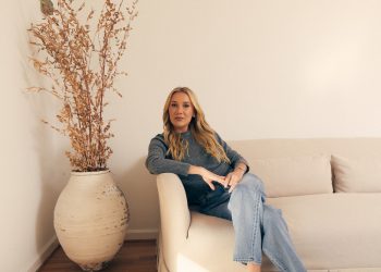 Hollywood’s Go-To Fashion Hunter Lives For A Nude