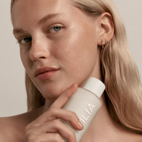 ilia-face-base-milk-2 ilia face base milk model