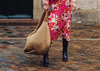 Oversized Tote Bags Are the New It Girl Accessory