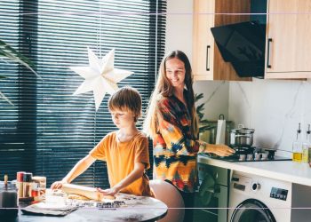 Could ‘lazy parenting’ be the next big thing? 2 psychologists share why it can be beneficial for development, but not everyone agrees