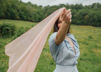 Kacey Musgraves Deeper Well: An Exclusive Etsy Shop + More News