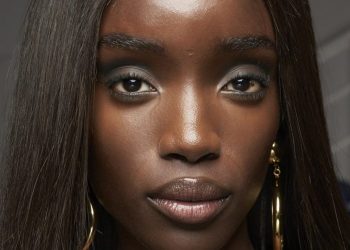 What Is Telescopic Mascara? – FASHION Magazine