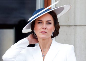 Kate Middleton Photoshop Fail Mania Has Everyone Gripped