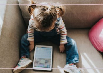 A woman has shared how she can tell ‘within 10 minutes’ if a child has had too much screen time – we asked an expert what you can do about it