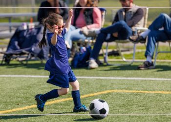 You might want to hold your tongue when watching your kids play sports – new study reveals the massive impact a parent’s sideline behaviour can have on children