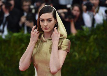 Anne Hathaway Met Gala: All Her Looks Over the Yeares