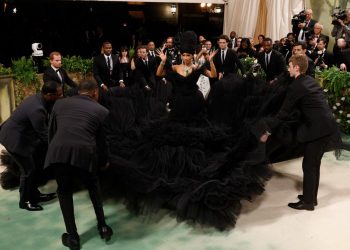 All The Celebs Who Struggled on the Met Gala Stairs