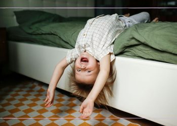 Does your child ‘cling, cry and stall’ at bedtime? Try asking them these 3 ‘check-in’ questions this child therapist swears by