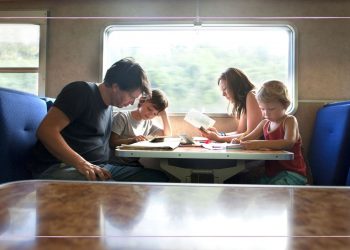 5 engaging toys every parent should have when travelling with kids this summer