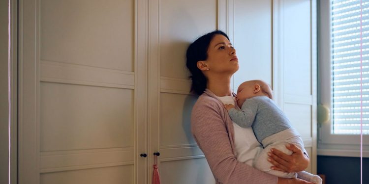 Mum ‘sold a lie’ about motherhood makes difficult confession, and more women need to say it