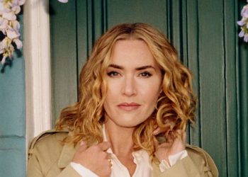 Kate Winslet’s Burberry trench coat is the rainy day inspiration we need