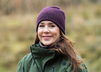 It’s hard to make waterproof clothes look chic, but Queen Mary just proved it’s possible with a gorgeous khaki co-ord