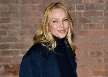 Looking to mix up your colour combinations? Uma Thurman’s coat and sleek trousers make a case for navy and brown
