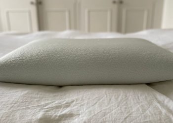 Dreams TheraPur Memory Foam Ice Pillow review: covetable cool