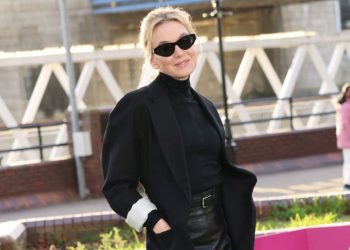 Thanks to Renée Zellweger, we need a pair of black leather capri pants immediately