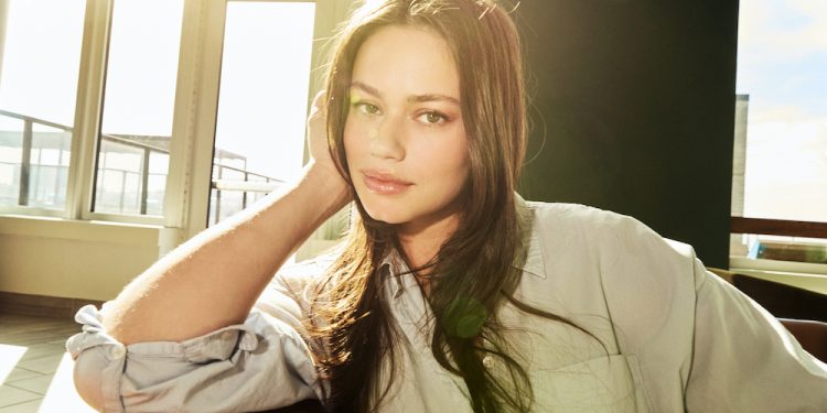 Karah Katenkamp, Curve Model | Into The Gloss