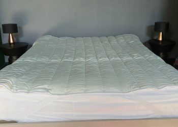 Floks Wool Mattress Topper review: a wool-derful cooling topper