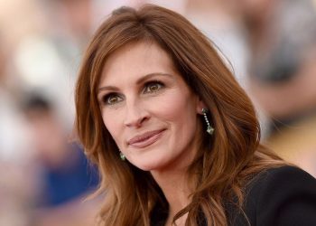 Julia Roberts’ powder blue Stella McCartney suit is elegance personified