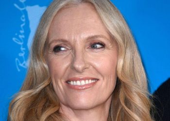 White maxi dress and knee boots? Toni Collette proved they’re hard to bear for chic style