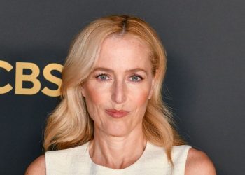 The secret behind Gillian Anderson’s chic, long-lasting eye makeup is… lipstick?