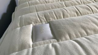 Floks Wool Mattress Topper label (2)