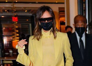 Victoria Beckham found the most joyful colour to go with jeans