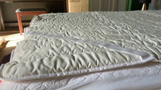 Floks Wool Mattress Topper corner