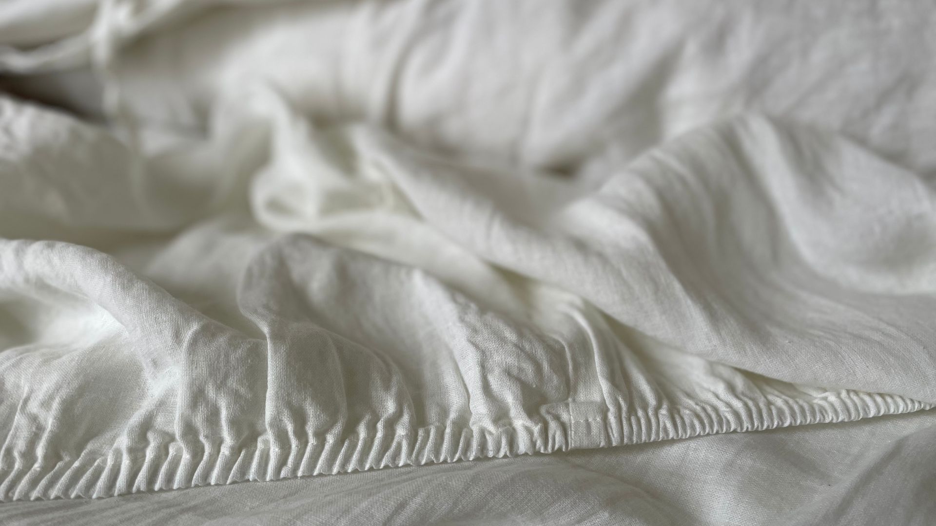 Soak & Sleep Linen Bedding elastic