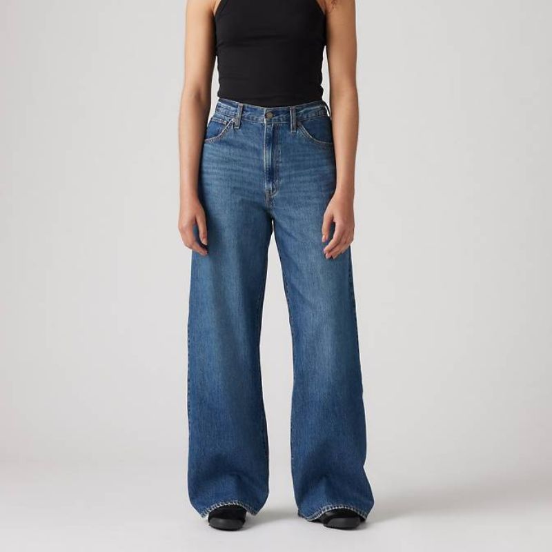 Levi's baggy jeans