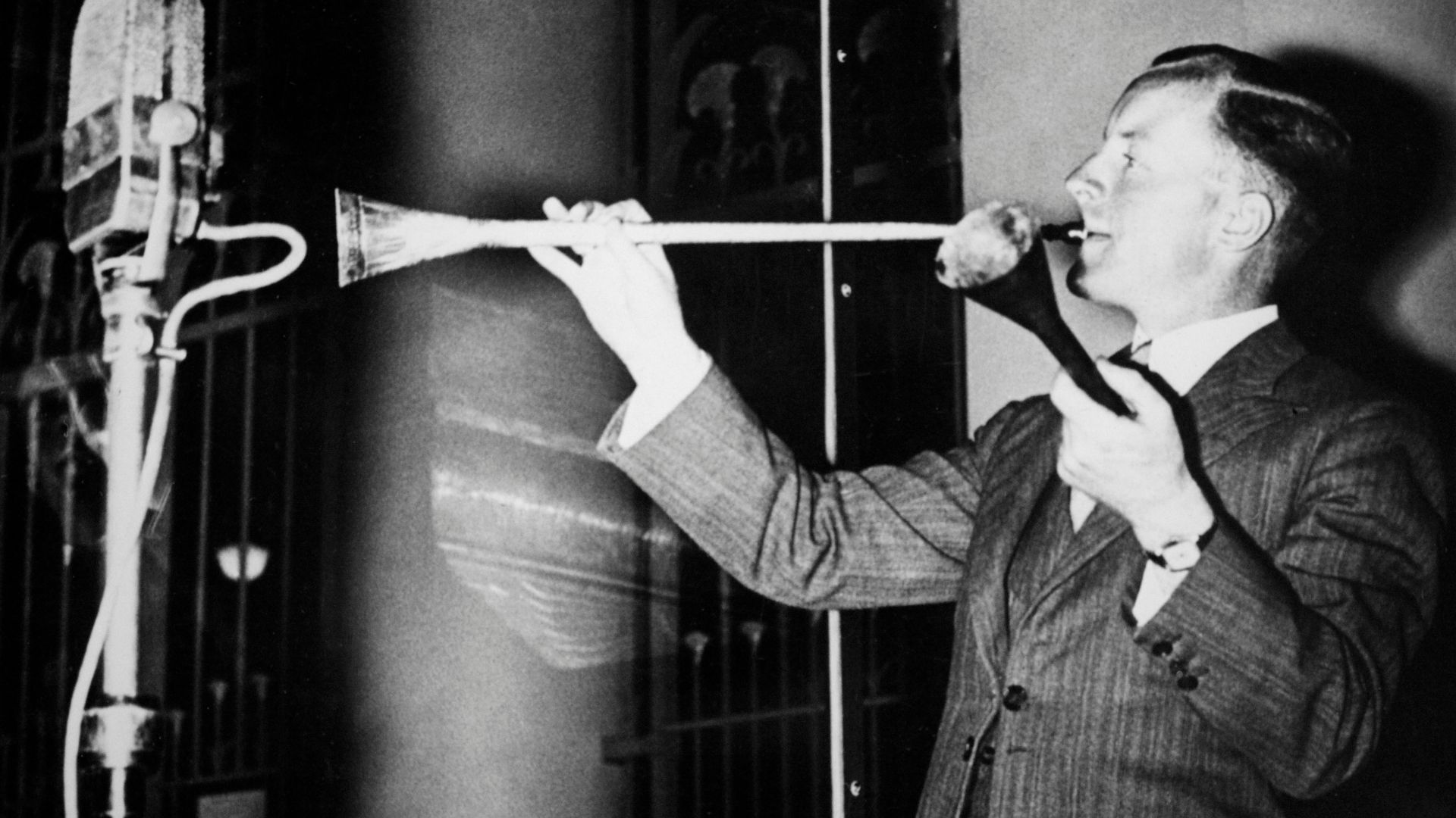 A man blowing Tutenkhamun's trumpet in 1939