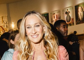 Sarah Jessica Parker reminds us why we love trophy jackets