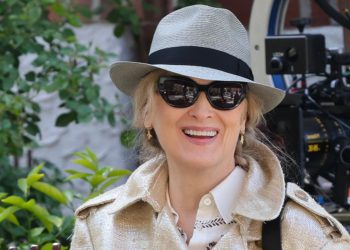 Meryl Streep’s trending denim will replace barrel leg jeans
