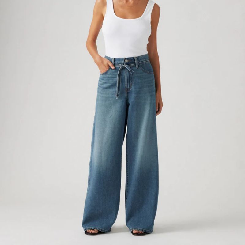 Levi's baggy jeans