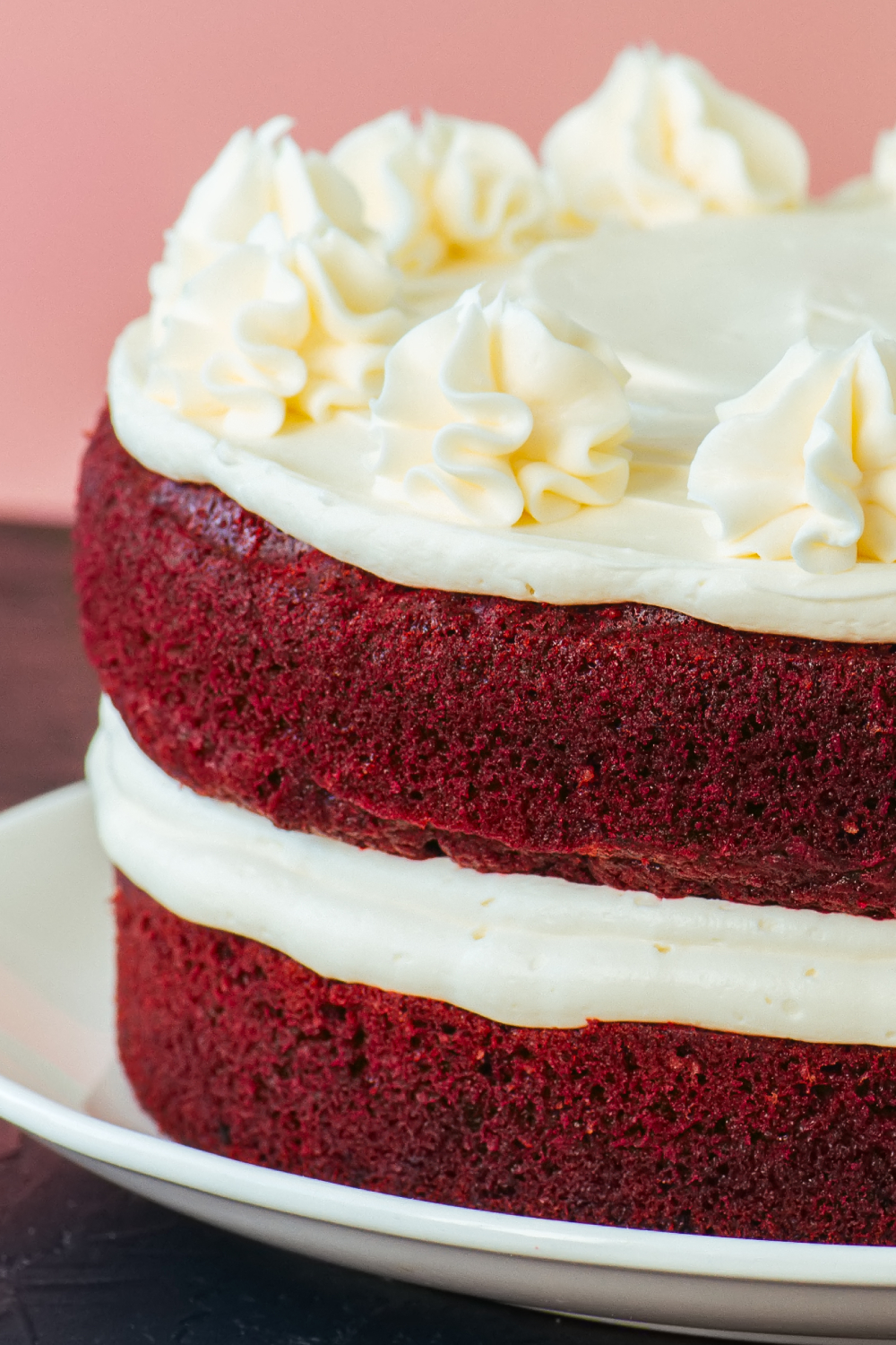 Piping on a cake