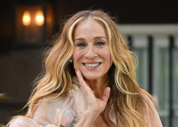 Sarah Jessica Parker’s breezy white shirt is a summer staple