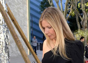 Gwyneth Paltrow’s understated toe loop sandal is the ultimate summer investment