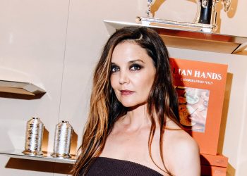 Katie Holmes just made me reconsider this autumnal colour for summer