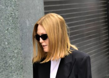 Julianne Moore’s trending denim jeans are a summer must-have