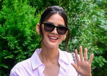 Barrel legs are out, flares are in — just ask Olivia Munn