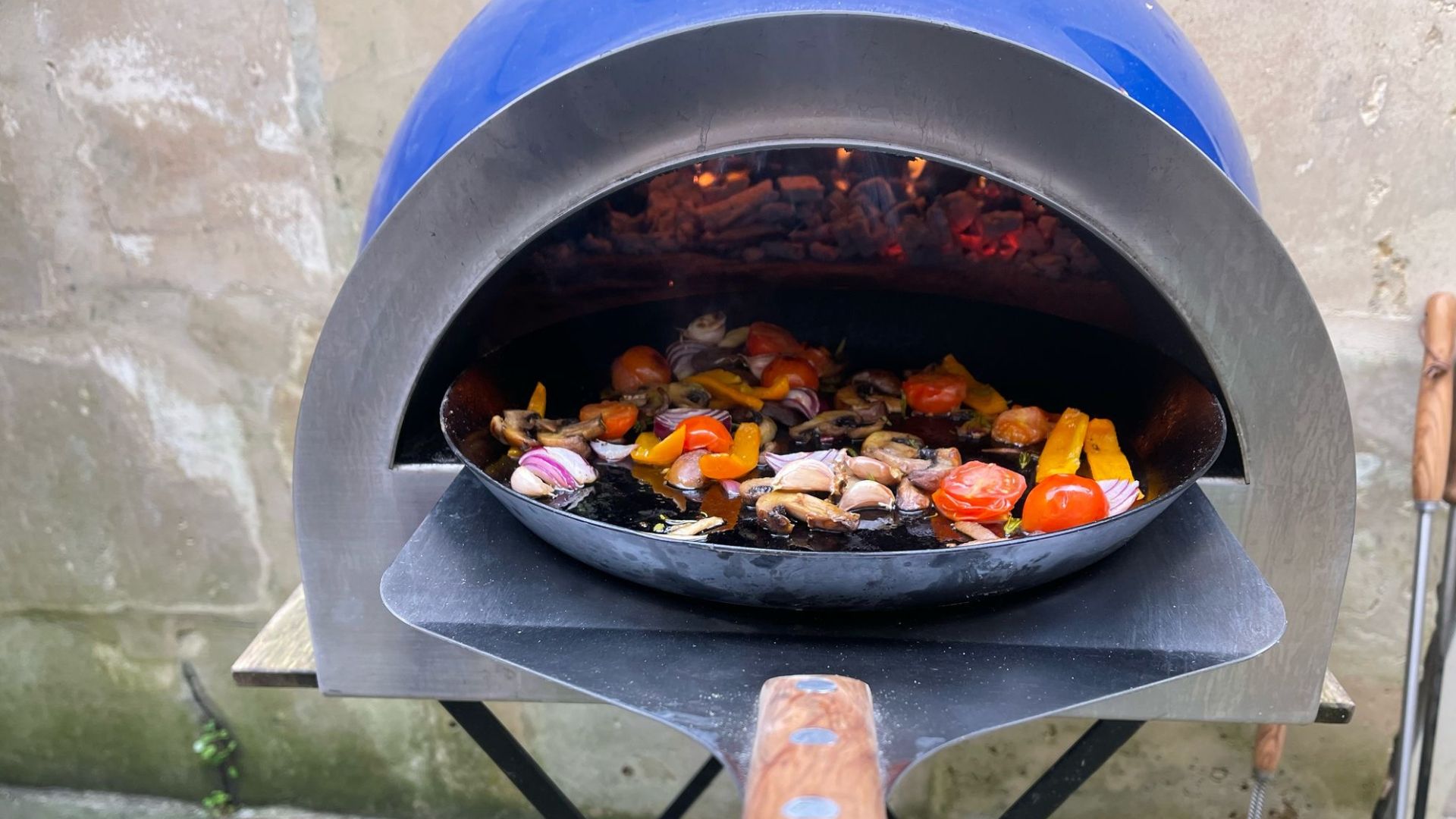 DeliVita Wood Fired Pizza Oven skillet