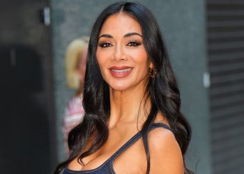 Nicole Scherzinger stuns in one of 2025’s biggest denim trends