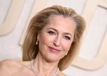 Gillian Anderson is a fan of this sculpting facial gadget