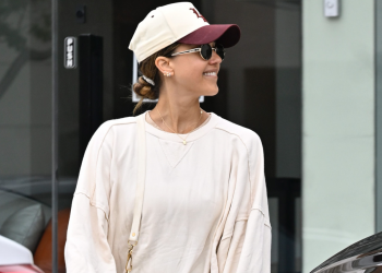 Jessica Alba’s UGG Tazz styling shows this shoe works all year