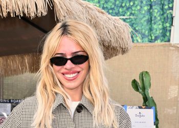 Billie Piper’s checked raincoat is ideal to kick-start autumn