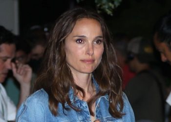 Natalie Portman combines a chic denim jacket and a silk floral dress