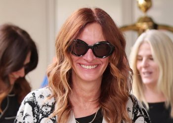 Julia Roberts just wore a way more practical version of Kate Middleton’s go-to footwear